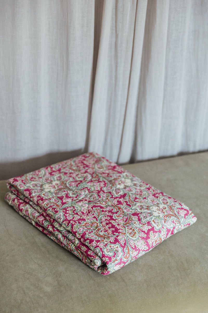 Quilt | Raspberry Paisley