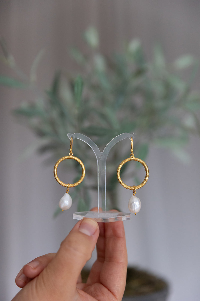 Margot Pearl Hoop Earrings